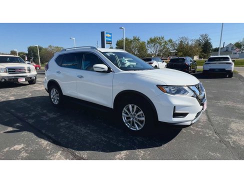 Used 2020 Nissan Rogue SV image 2