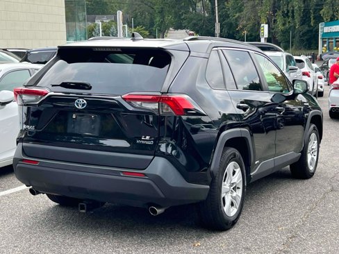 Used 2020 Toyota RAV4 LE image 4