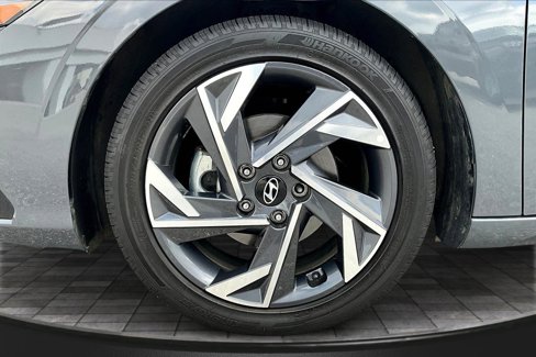 Used 2025 Hyundai Elantra Limited image 22