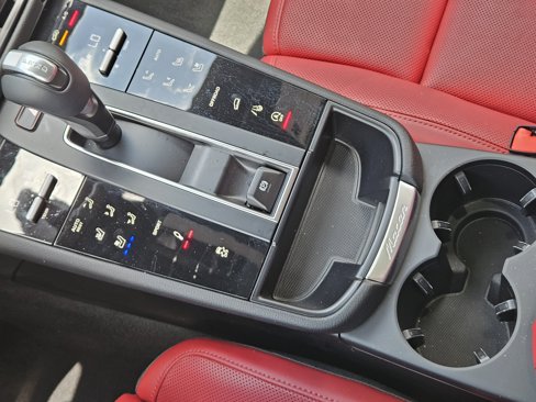 Certified 2025 Porsche Macan S image 29
