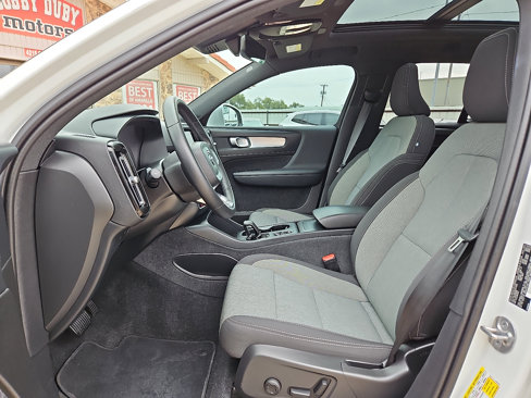Used 2024 Volvo XC40 B5 Core image 12