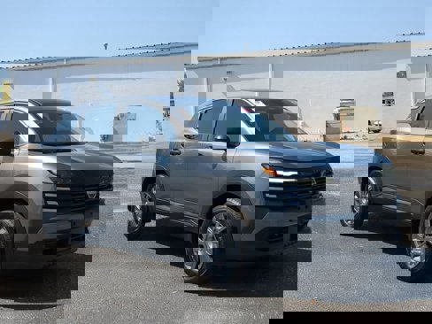 Certified 2025 Nissan Kicks S image 2