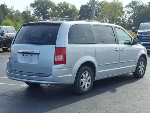 Used 2008 Chrysler Town & Country Touring image 30