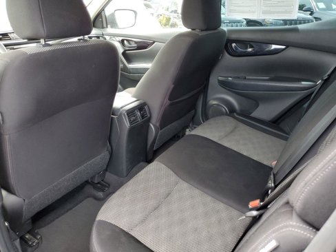 Used 2020 Nissan Rogue Sport SV image 10