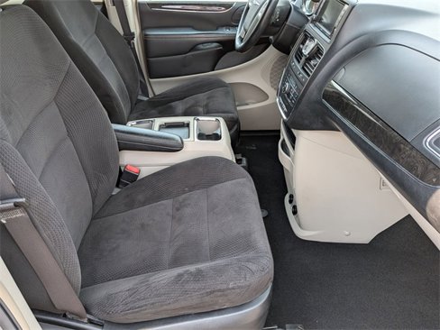 Used 2014 Chrysler Town & Country Touring image 27
