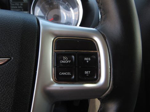 Used 2011 Chrysler Town & Country Touring image 23