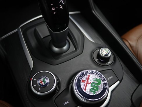 Used 2017 Alfa Romeo Giulia AWD image 14