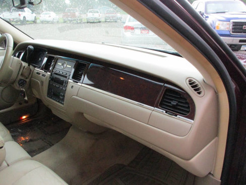 Used 2006 Lincoln Town Car Signature image 27