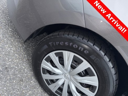 Used 2020 Toyota Camry LE image 3