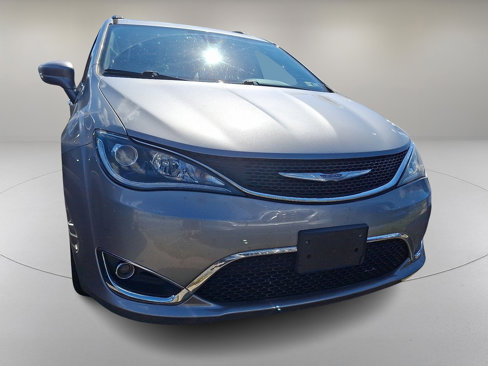 Used 2017 Chrysler Pacifica Touring-L image 2