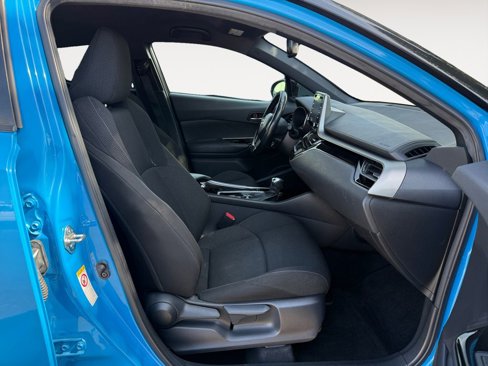 Used 2019 Toyota C-HR XLE image 15