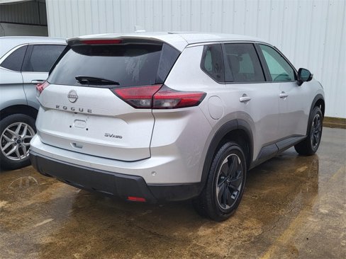 Used 2024 Nissan Rogue SV image 9