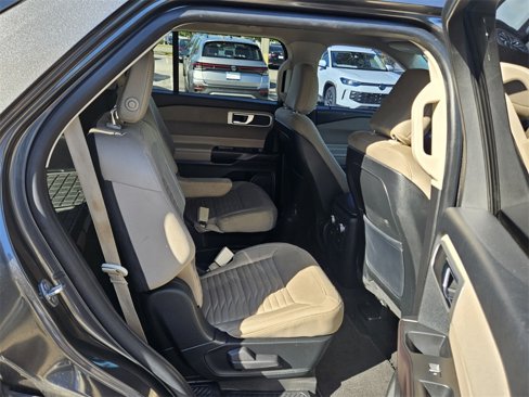 Used 2020 Ford Explorer XLT image 19