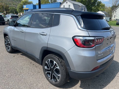 Used 2022 Jeep Compass Limited w/ Sun and Sound Group image 3