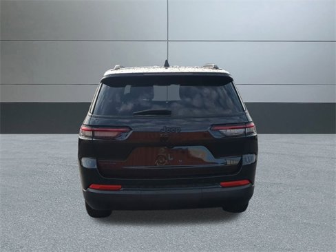 Used 2024 Jeep Grand Cherokee L Laredo image 5