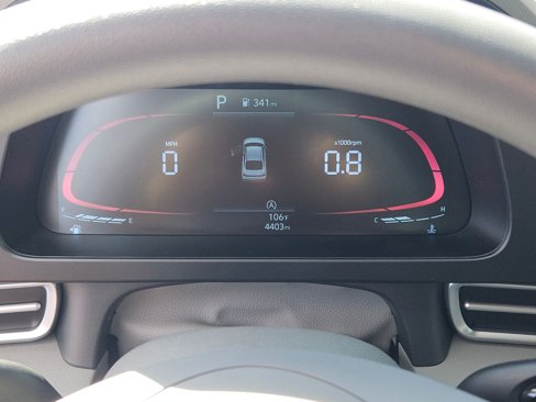 Used 2025 Hyundai Elantra SE image 11