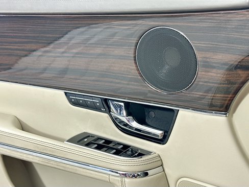 Used 2012 Jaguar XJ L image 17