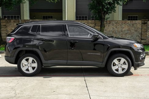 Used 2022 Jeep Compass Latitude image 14