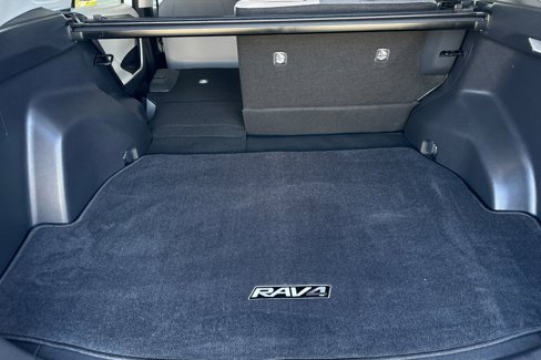 Used 2019 Toyota RAV4 XLE image 17