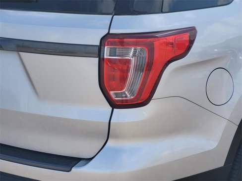 Used 2019 Ford Explorer XLT w/ Equipment Group 202A image 9