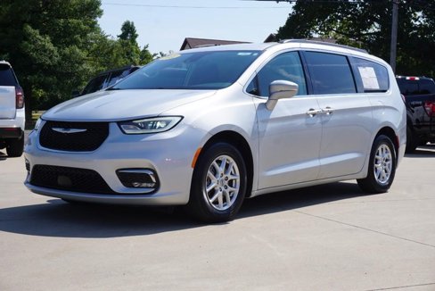 Used 2022 Chrysler Pacifica Touring-L image 7