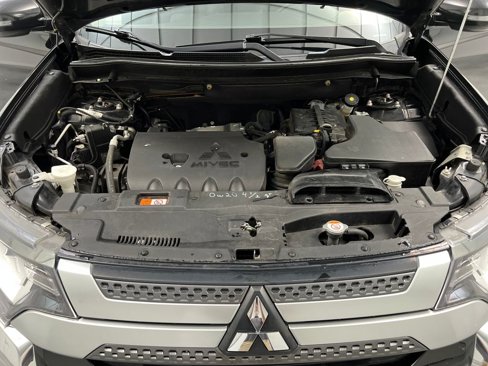 Used 2020 Mitsubishi Outlander SE image 62