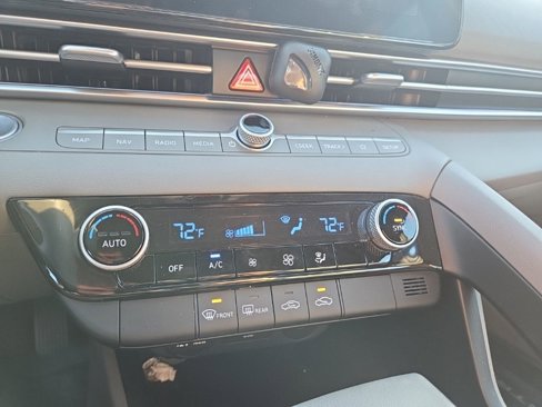 Certified 2024 Hyundai Elantra SEL image 18