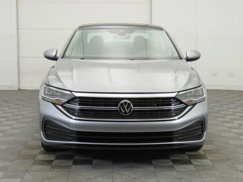 Certified 2024 Volkswagen Jetta SE image 3