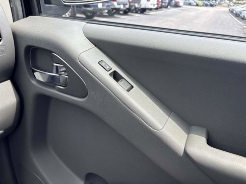Used 2012 Nissan Frontier SV image 16