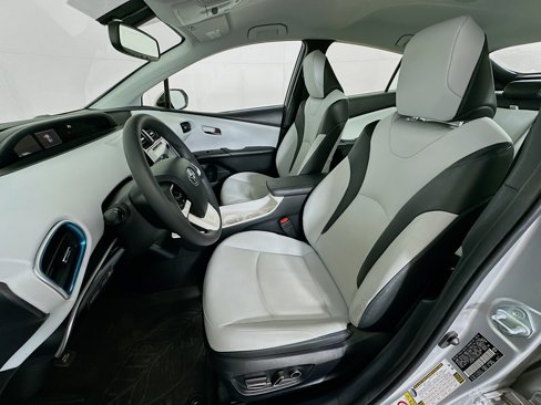 Used 2016 Toyota Prius Four image 13