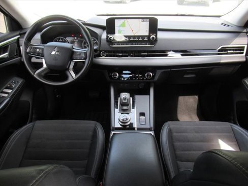 Used 2022 Mitsubishi Outlander SE image 12