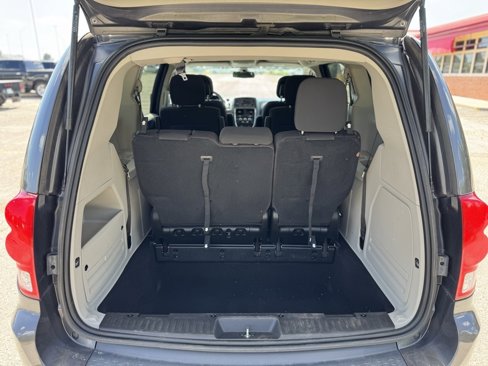 Used 2020 Dodge Grand Caravan SE w/ UConnect Hands-Free Group image 15