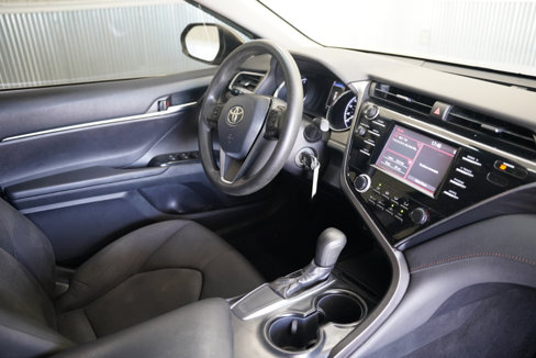Used 2018 Toyota Camry LE image 16