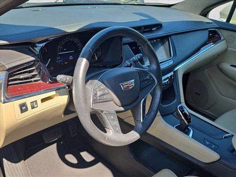 Used 2017 Cadillac XT5 Premium Luxury image 9