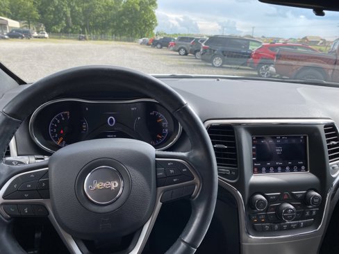 Used 2021 Jeep Grand Cherokee Laredo image 13