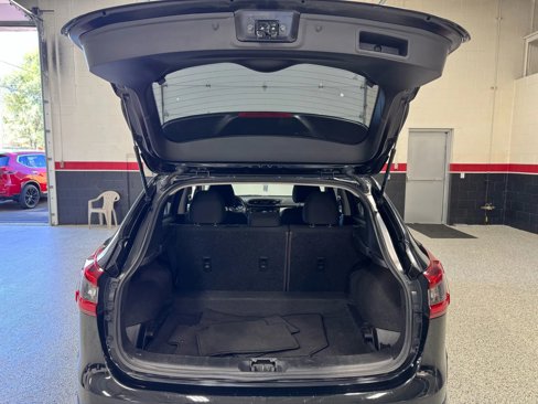 Used 2021 Nissan Rogue Sport S image 24