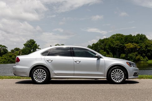 Used 2017 Volkswagen Passat 1.8T SE image 2