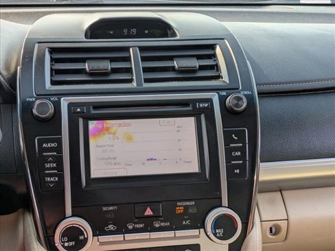 Used 2014 Toyota Camry LE image 11