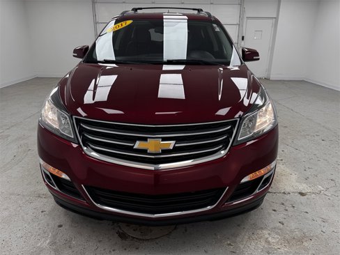 Used 2017 Chevrolet Traverse LT image 2