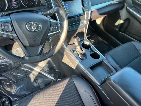 Used 2017 Toyota Camry SE image 10