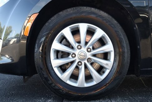 Used 2018 Chrysler Pacifica Touring-L image 7
