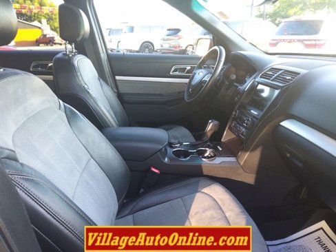 Used 2017 Ford Explorer XLT w/ Equipment Group 202A image 29