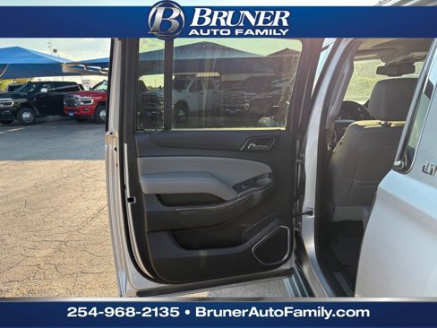Used 2018 Chevrolet Suburban LT image 17
