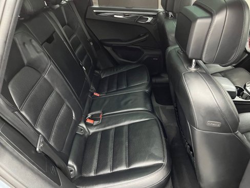 Used 2017 Porsche Macan Turbo image 38
