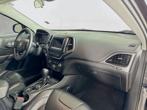Used 2019 Jeep Cherokee Latitude Plus w/ Cold Weather Group image 32