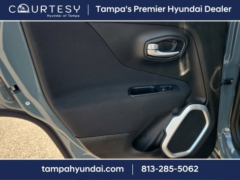Used 2018 Jeep Renegade Latitude image 9