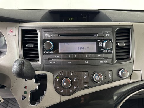 Used 2012 Toyota Sienna LE image 23