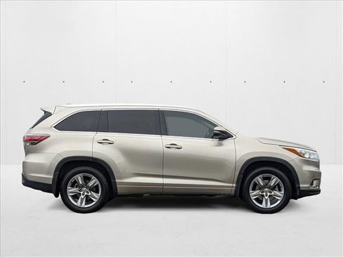 Used 2015 Toyota Highlander Limited Platinum image 4