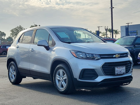 Used 2022 Chevrolet Trax LS w/ Tint and Cruise Package image 25