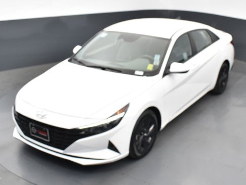 Used 2023 Hyundai Elantra SEL image 45